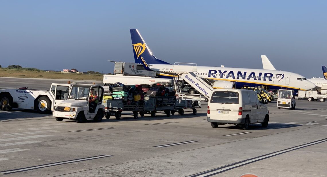 ΣΥΜΒΑΙΝΕΙ ΤΩΡΑ: Κλείνει την βάση της Αθήνας στις 29 Οκτωβρίου η Ryanair | Επίθεση σε Κικίλια, Aia και Fraport