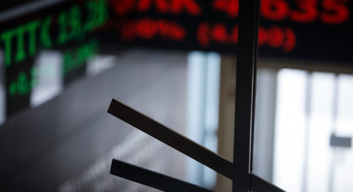 Το ευρωπαϊκό Sell Off «παρέσυρε» το Χρηματιστήριο Αθηνών – Βουτιά έως 5% σε Blue Chips και τράπεζες