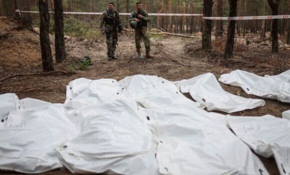 Τσεχία: Ζητά ειδικό δικαστήριο για τους ομαδικούς τάφους στο Ιζιούμ