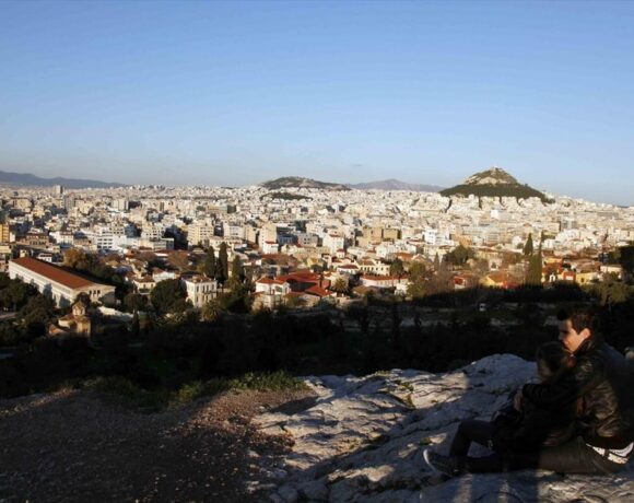 Kαιρός: Αίθριος με μικρή άνοδο της θερμοκρασίας τη Δευτέρα