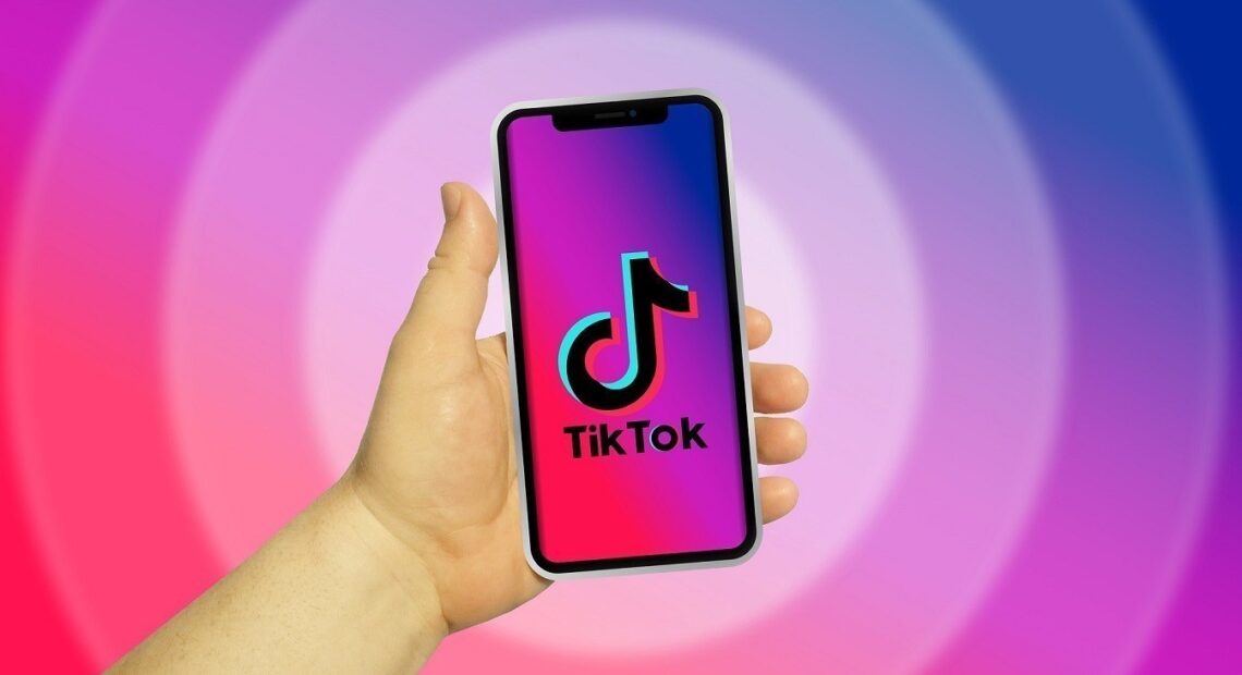 Tik Τokers: Νέοι, ψηφιακοί σταρ και πλούσιοι