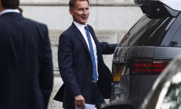 Βρετανία: Ανατροπή «σχεδόν όλων των οικονομικών μέτρων» της κυβέρνησης Τρας