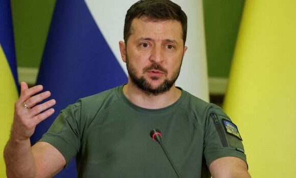Ζελένσκι: «Πολύ σφοδρές» μάχες γύρω από τις πόλεις Σολεντάρ και Μπαχμούτ στο Ντονμπάς