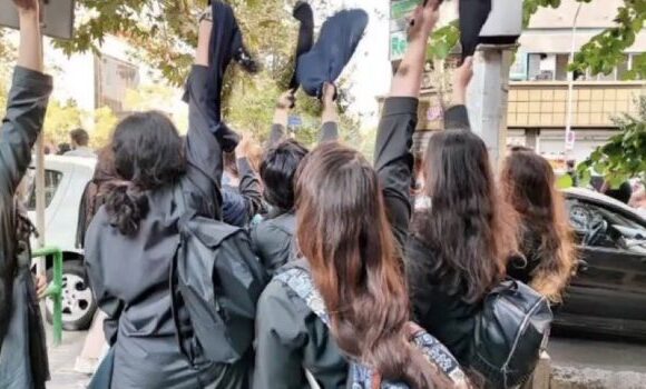 Ιράν: Διαδηλώσεις στα πανεπιστήμια – «Το αίμα των καταπιεσμένων είναι πιο δυνατό από τη βία των τυράννων»