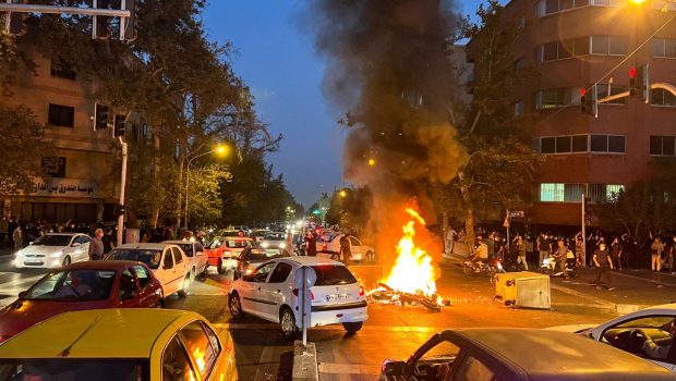 Ιράν: «Εισβολή της Δύσης» το κίνημα διαμαρτυρίας μετά τη δολοφονία της Μαχσά Αμίνι