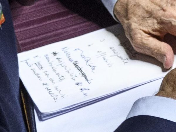 Ιταλία: «Υπερφίαλη, αναιδή και αλαζόνα» χαρακτήρισε ο Μπερλουσκόνι την Τζόρτζια Μελόνι στις σημειώσεις του