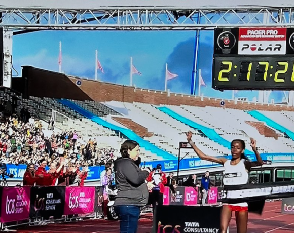 Κορυφαίο ντεμπούτο όλων των εποχών σε μαραθώνιο από Αγιάνα, τρομερή και η Ντιμπάμπα!