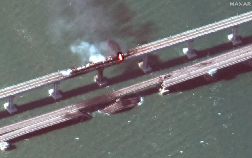 Κριμαία: Αποκαλυπτικές δορυφορικές εικόνες μετά την έκρηξη στη γέφυρα