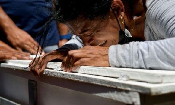 Μαδούρο: Θα φτάσουμε τους 100 νεκρούς από τις κατολισθήσεις στη Λας Τεχερίας