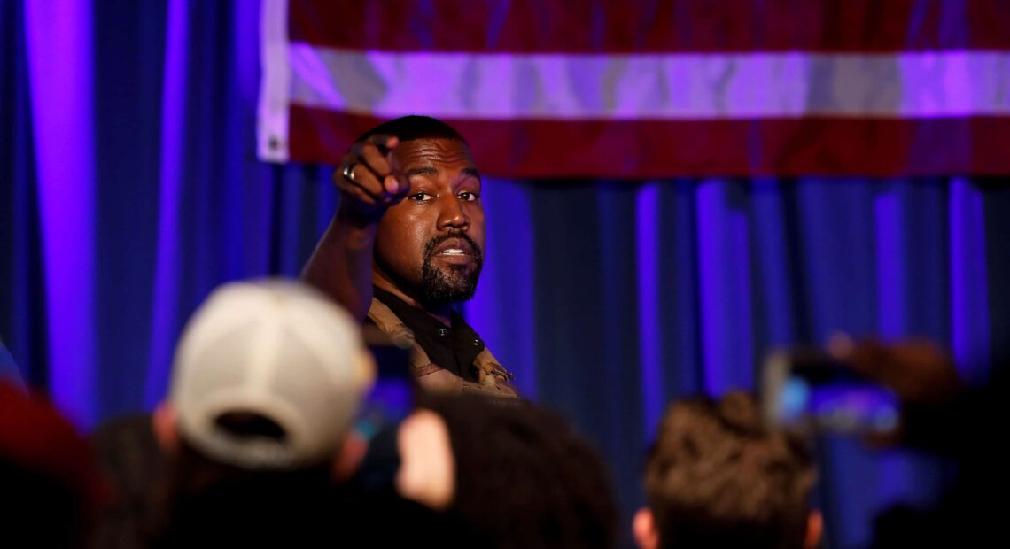 Ο Kanye West αγοράζει την «πλατφόρμα ελεύθερου λόγου» Parler