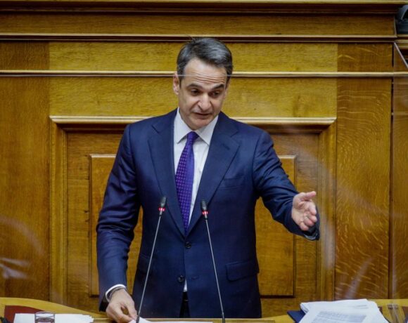 Ομιλία Μητσοτάκη στην Κοινοβουλευτική Ομάδα της ΝΔ – Δείτε Live