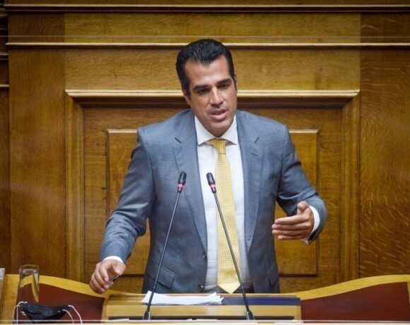 Πλεύρης: Θα διαγραφεί το πρόστιμο στους άνω των 60 που εμβολιάστηκαν (vid)