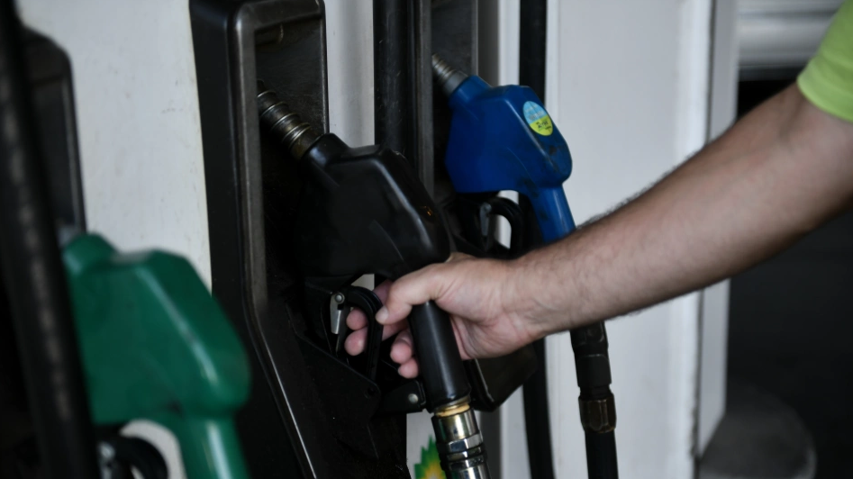 Το Σάββατο 1 Οκτωβρίου φθηνότερη η τιμή στην αμόλυβδη βενζίνη από το Diesel