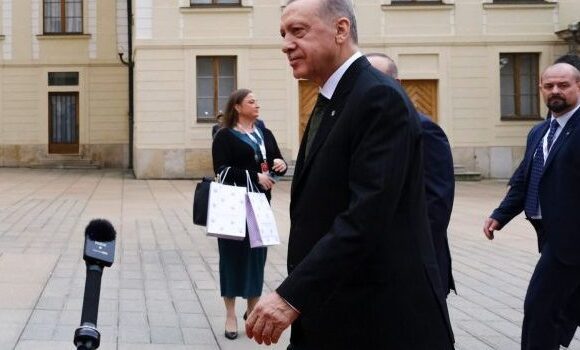 Τουρκία: Η Κομισιόν της «κλείνει την πόρτα» – «Μας χρειάζεστε» λέει ο Ερντογάν