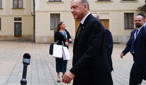 Τουρκία: Η Κομισιόν της «κλείνει την πόρτα» – «Μας χρειάζεστε» λέει ο Ερντογάν