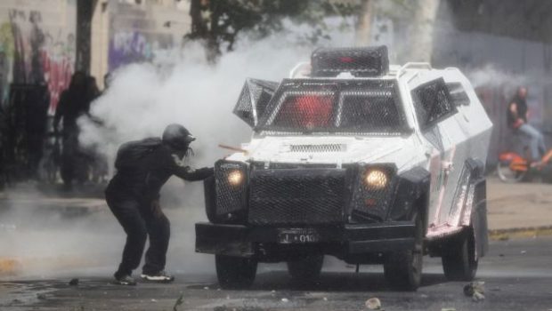Χιλή: Ταραχές στην επέτειο του ξεσηκωμού το 2019 που οδήγησε στην ανάδειξη Μπόριτς