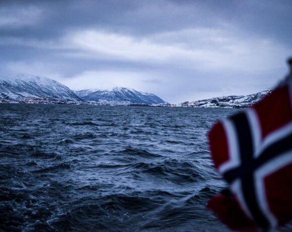 H Νορβηγία περιορίζει την πρόσβαση στα ρωσικά αλιευτικά και εντείνει τους τελωνειακούς ελέγχους