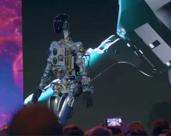 Optimus: Ο Elon Musk παρουσίασε το πρώτο ανθρωποειδές ρομπότ