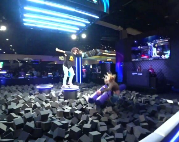 Streamer του Twitch έσπασε την πλάτη της σε Live στο Twitchcon