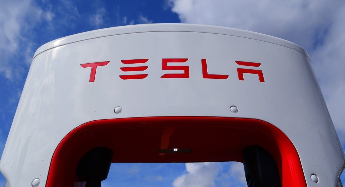 Tesla: Κατώτερα των εκτιμήσεων τα αποτελέσματα της αυτοκινητοβιομηχανίας