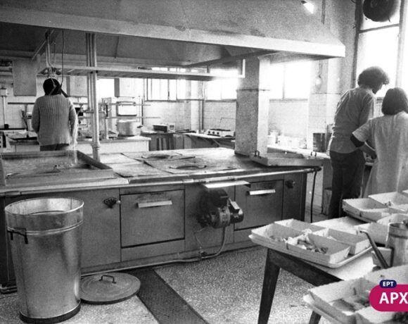 17 Νοέμβρη Πολυτεχνείο: Οι τρεις ημέρες της εξέγερσης σε τρία «κλικ» του Αριστοτέλη Σαρρηκώστα