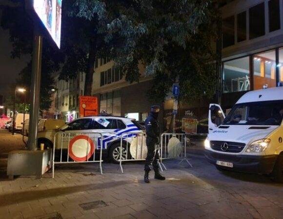 Βρυξέλλες: Νεκρός αστυνομικός από επίθεση με μαχαίρι – Ο δράστης φώναξε «Αλλάχου ακμπάρ»
