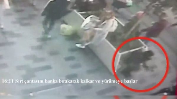 Εκρηξη στην Κωνσταντινούπολη: Η στιγμή που η βομβίστρια περιμένει στο παγκάκι