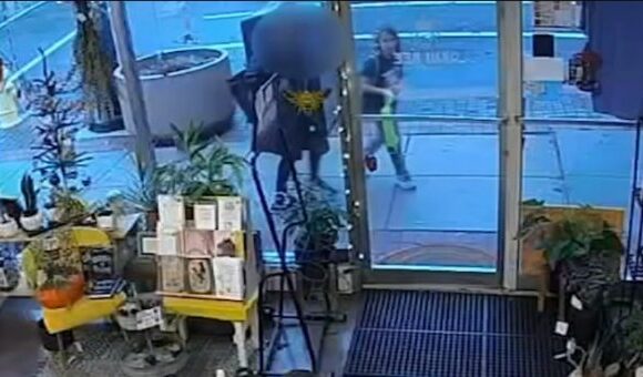 «Κάνε πως είσαι η μαμά μου»: Πώς 10χρονο αγόρι ξέφυγε από τη γυναίκα που το παρακολουθούσε