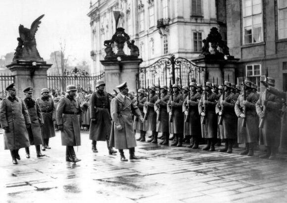 Στο «σφυρί» σπάνια χειρόγραφα του Χίτλερ