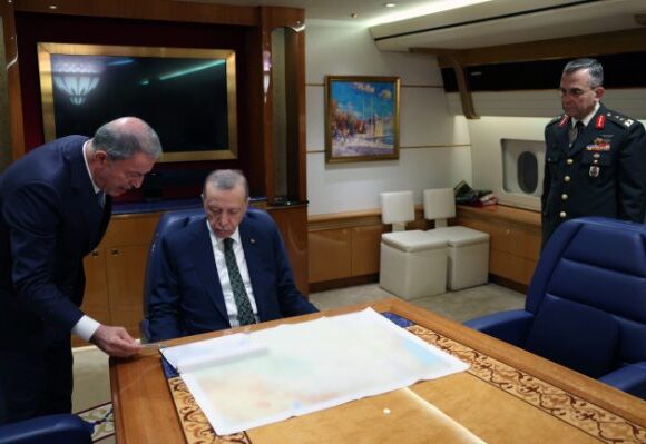 Τουρκία: H στιγμή που ο Ερντογάν δίνει την εντολή της αεροπορικής επίθεσης κατά Κούρδων