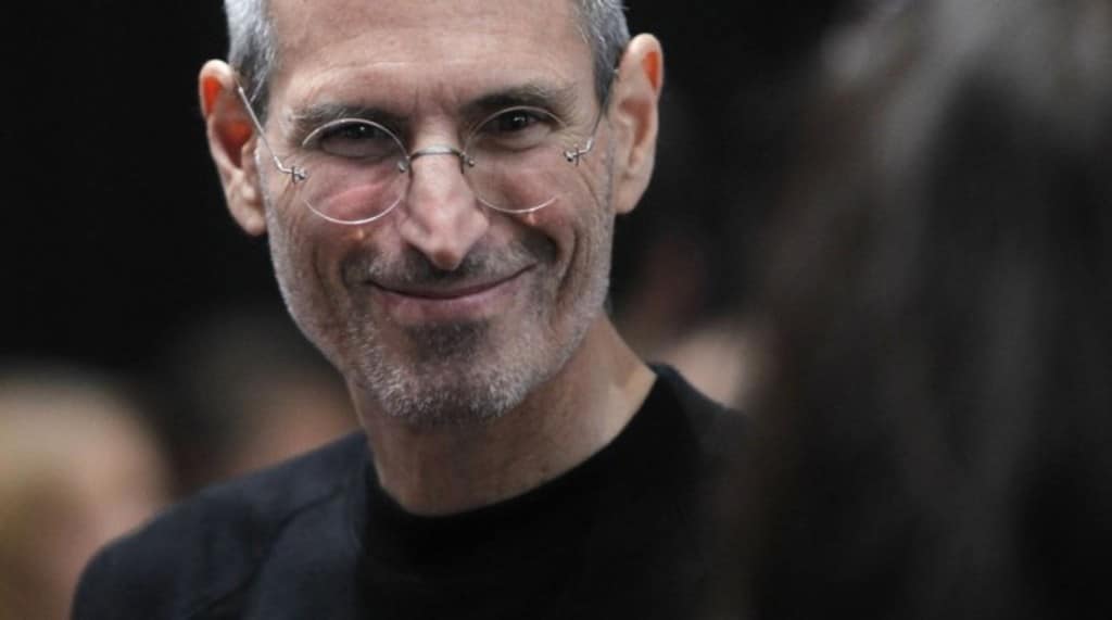 Tα σανδάλια του Steve Jobs πουλήθηκαν για σχεδόν 220