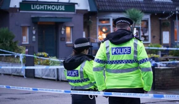 Βρετανία: Γυναίκα νεκρή κι αρκετοί τραυματίες από πυροβολισμούς σε παμπ