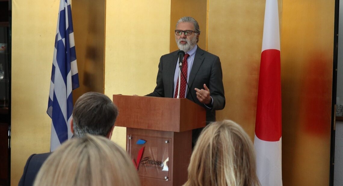 Γιάννης Μυτιληναίος: Βραβεύτηκε από τον υπουργό Εξωτερικών της Ιαπωνίας (pic)