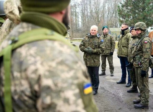 ΕΕ: Εχουμε εκπαιδεύσει 1.100 ουκρανούς στρατιωτικούς – Θα εκπαιδευτούν ως και 15