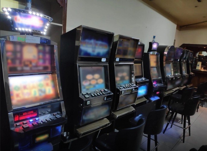 ΕΛΑΣ: Έφοδος και συλλήψεις σε παράνομο καζίνο στην Αττική (pic + Vid)