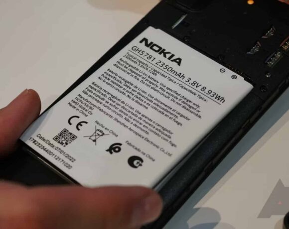 Εύκολα αντικαταστάσιμες μπαταρίες στα Smartphone θέλει η ΕΕ