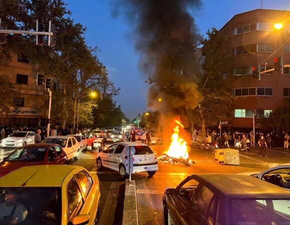 Ιράν: Διακόσιοι άνθρωποι έχουν σκοτωθεί μέχρι τώρα στις διαδηλώσεις – Αμετανόητος ο Ραϊσί