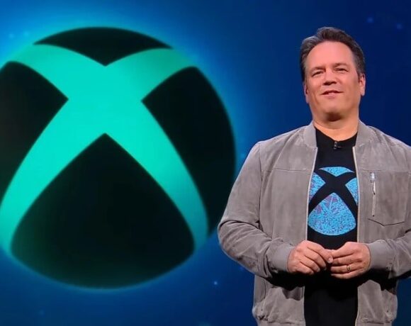 “Καρφί” του Phil Spencer για την Sony: “Προσπαθεί να αναπτυχθεί κάνοντας το Xbox μικρότερο”
