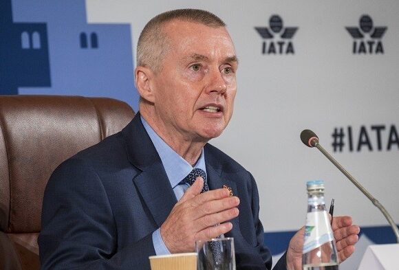 «Κόντρα» αεροπορικών εταιρειών – αεροδρομίων για τις ανατιμήσεις και την έξοδο των Χριστουγέννων