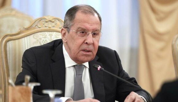 Λαβρόφ: Αν το Κίεβο δεν εφαρμόσει τις αξιώσεις μας το ζήτημα θα το λύσει ο ρωσικός στρατός