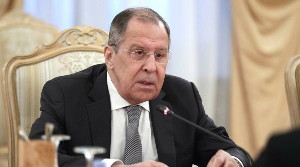 Λαβρόφ: Αν το Κίεβο δεν εφαρμόσει τις αξιώσεις μας το ζήτημα θα το λύσει ο ρωσικός στρατός