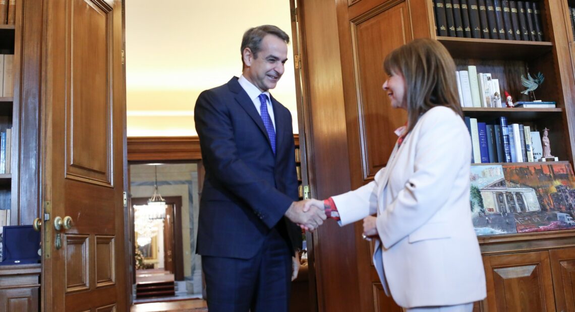 Μητσοτάκης σε Σακελλαροπούλου: Οι τράπεζες πρέπει να αναλάβουν την ευθύνη που τους αναλογεί