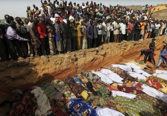 Νιγηρία: Δεκάδες χωρικοί δολοφονήθηκαν – Πυρπολήθηκαν πάνω από 100 σπίτια και οχήματα