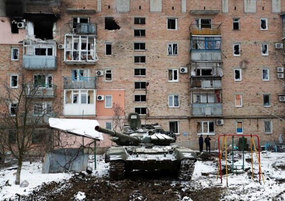 Ουκρανία: Οι δυνάμεις μας «κρατούν τις θέσεις τους» στο Ντονμπάς, διαβεβαιώνει ο Ζελένσκι