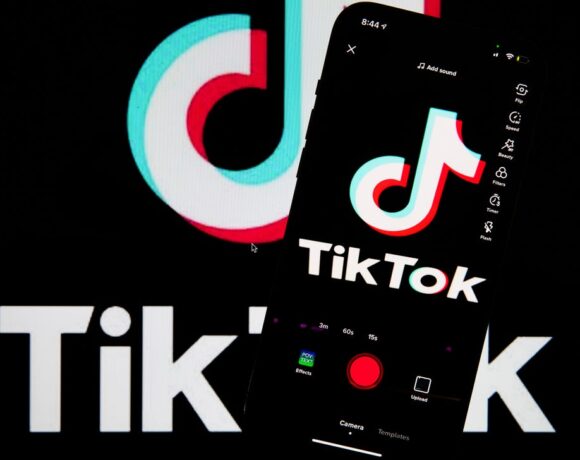 Το Tiktok παραδέχεται ότι κατασκοπεύει δημοσιογράφους