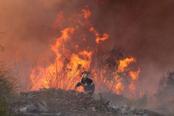 Χιλή: Μάχη για την αντιμετώπιση πολλαπλών πυρκαγιών – Εκκενώνονται περιοχές