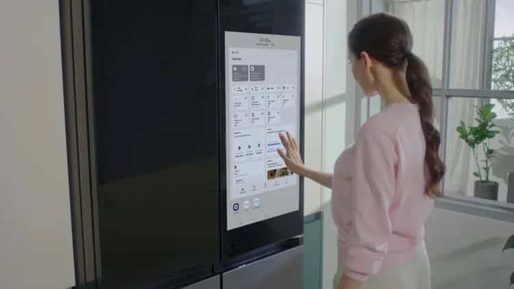H Samsung παρουσιάζει ψυγείο με ενσωματωμένη οθόνη αφής