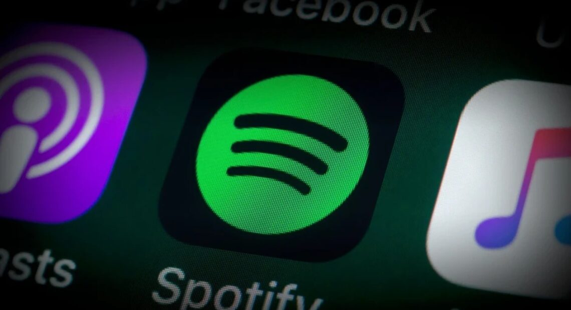 To Spotify αποσύρει την παραγωγή πολλών ζωντανών εκπομπών ήχου