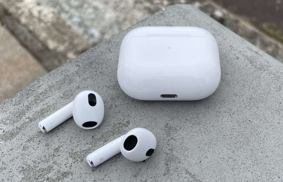 Apple: Το 2024 έρχονται τα επόμενης γενιάς Airpods και Airpods Max