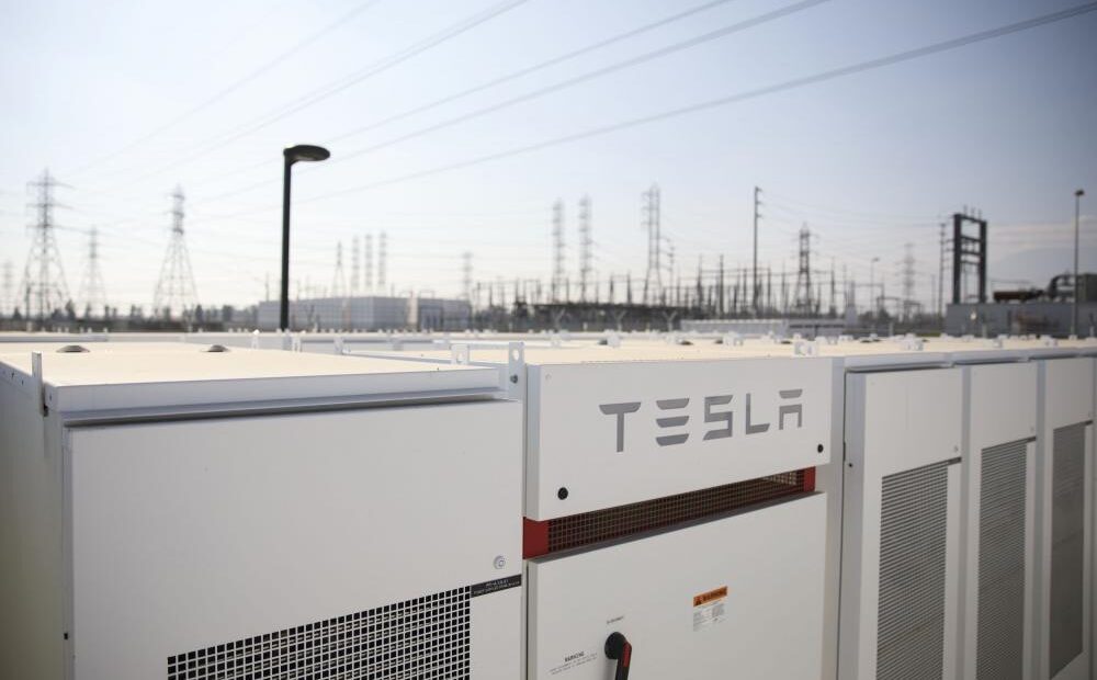 Η Tesla σχεδιάζει να επενδύσει 770 εκατ